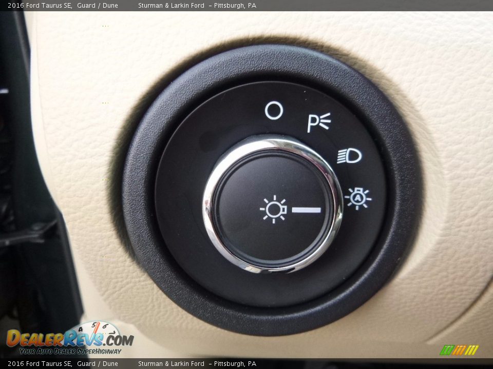 2016 Ford Taurus SE Guard / Dune Photo #15
