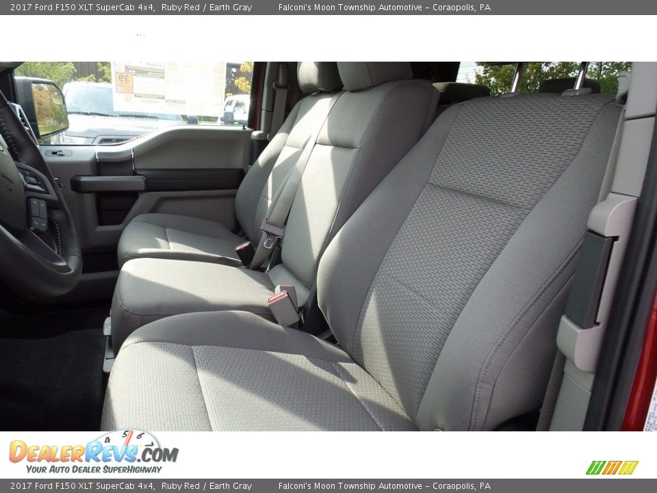 Front Seat of 2017 Ford F150 XLT SuperCab 4x4 Photo #11