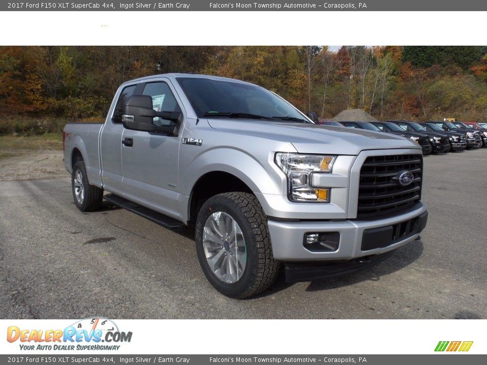 Front 3/4 View of 2017 Ford F150 XLT SuperCab 4x4 Photo #4