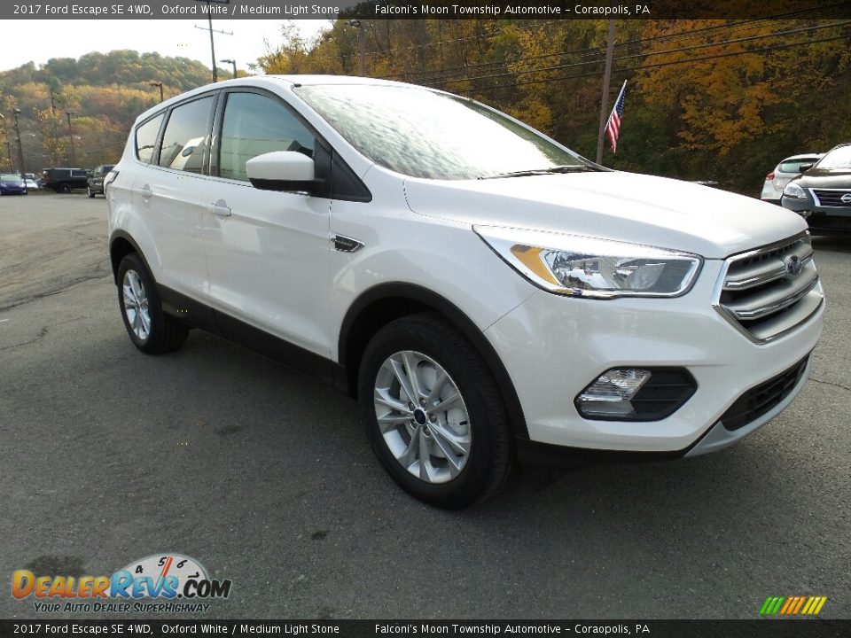 2017 Ford Escape SE 4WD Oxford White / Medium Light Stone Photo #4