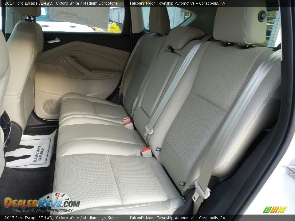 2017 Ford Escape SE 4WD Oxford White / Medium Light Stone Photo #8