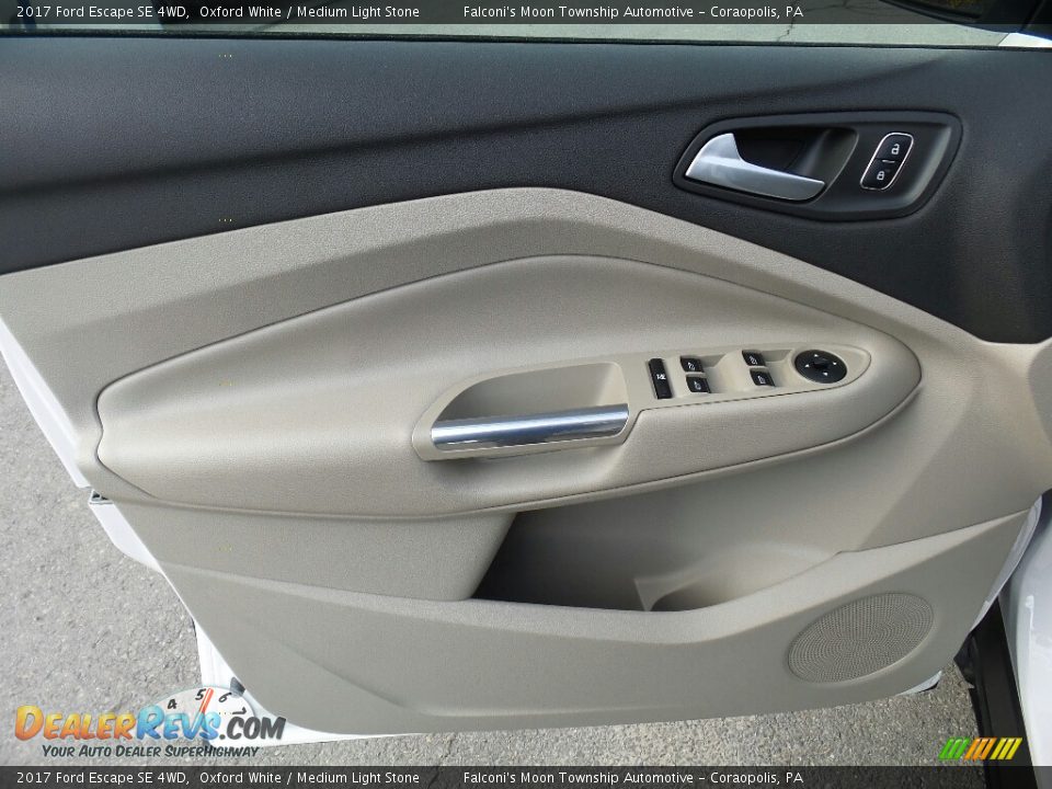 2017 Ford Escape SE 4WD Oxford White / Medium Light Stone Photo #11