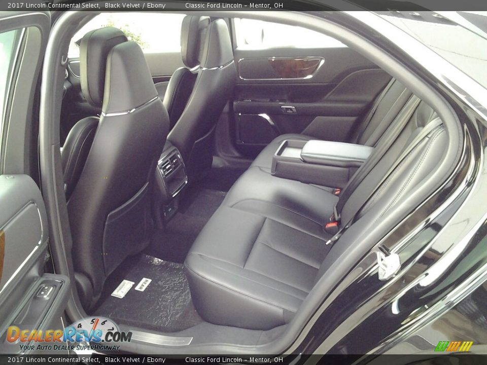 Rear Seat of 2017 Lincoln Continental Select Photo #11