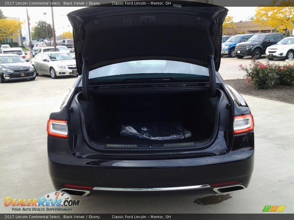 2017 Lincoln Continental Select Trunk Photo #12