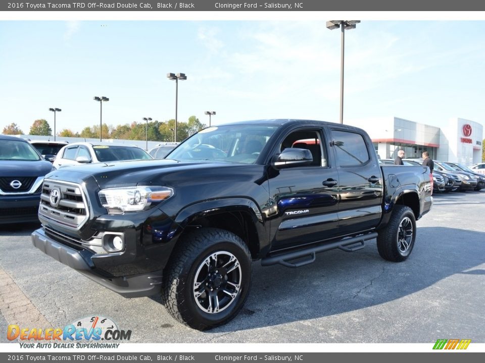 Front 3/4 View of 2016 Toyota Tacoma TRD Off-Road Double Cab Photo #7