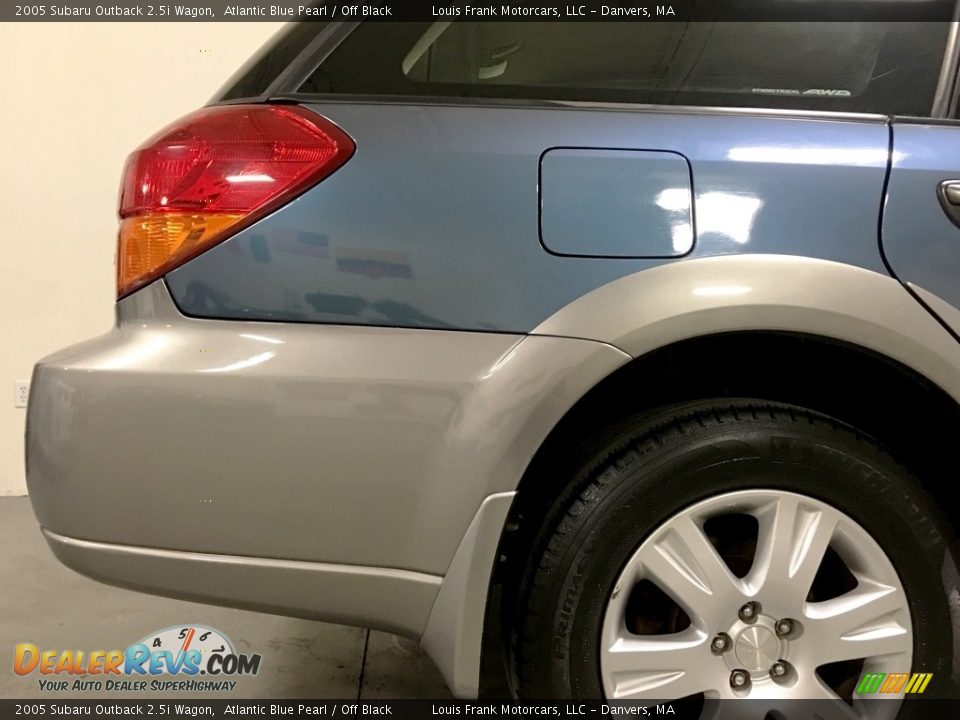 2005 Subaru Outback 2.5i Wagon Atlantic Blue Pearl / Off Black Photo #30