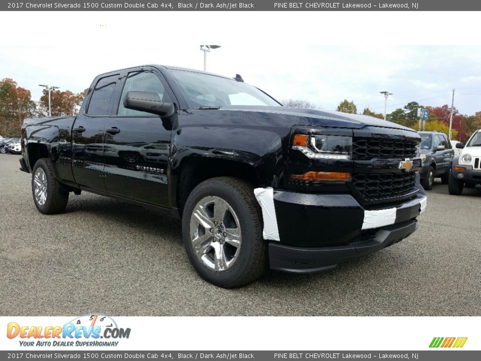 Front 3/4 View of 2017 Chevrolet Silverado 1500 Custom Double Cab 4x4 Photo #1