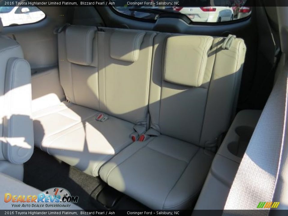 2016 Toyota Highlander Limited Platinum Blizzard Pearl / Ash Photo #6