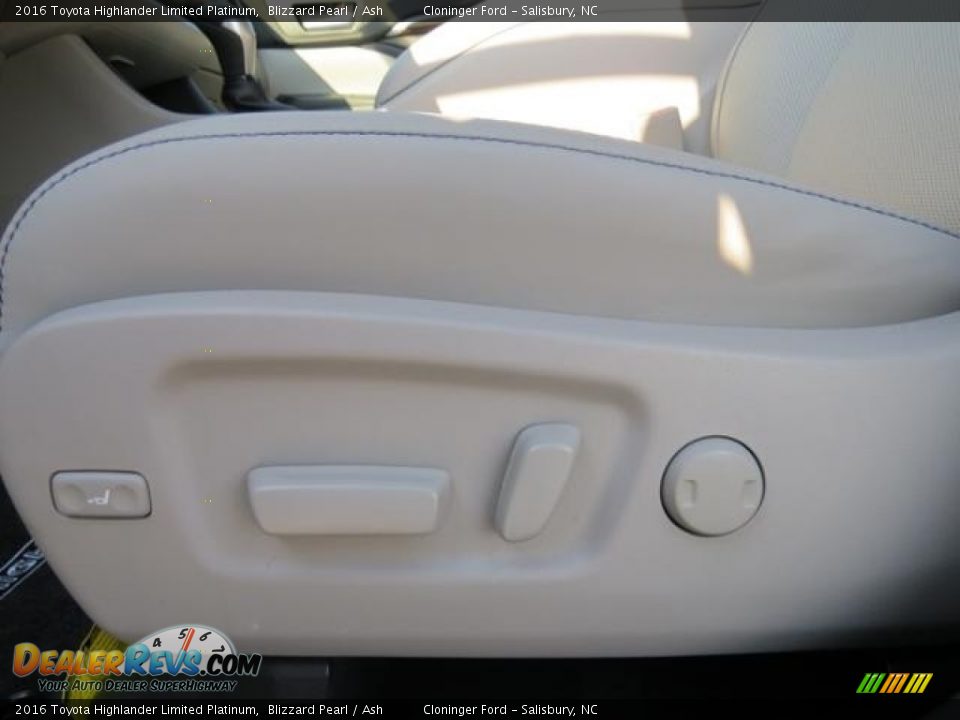 2016 Toyota Highlander Limited Platinum Blizzard Pearl / Ash Photo #11