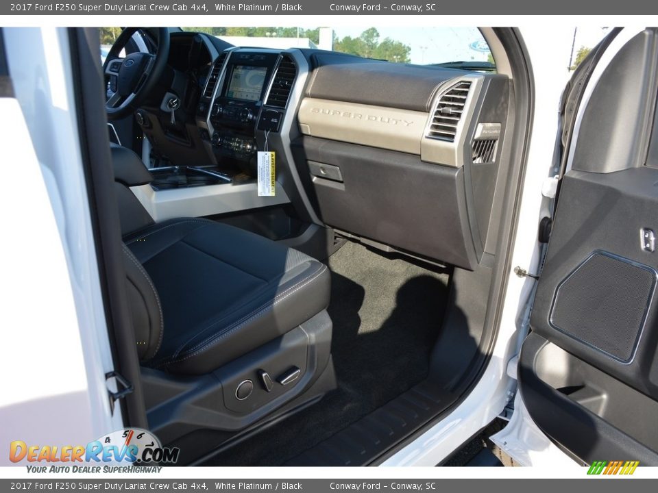 2017 Ford F250 Super Duty Lariat Crew Cab 4x4 White Platinum / Black Photo #17