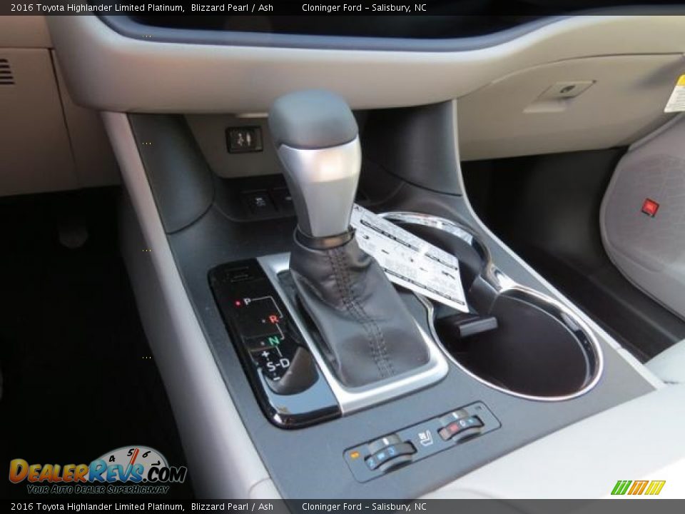 2016 Toyota Highlander Limited Platinum Blizzard Pearl / Ash Photo #24