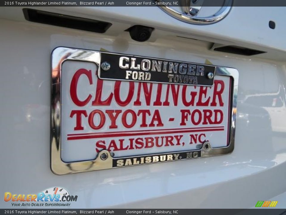 2016 Toyota Highlander Limited Platinum Blizzard Pearl / Ash Photo #31
