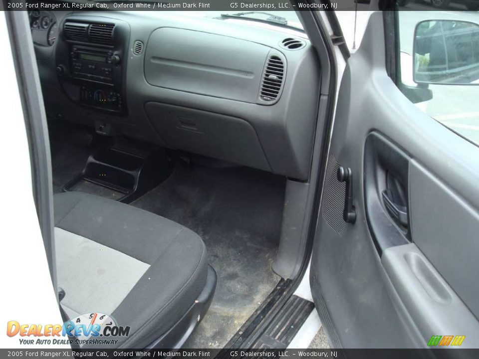 2005 Ford Ranger XL Regular Cab Oxford White / Medium Dark Flint Photo #14