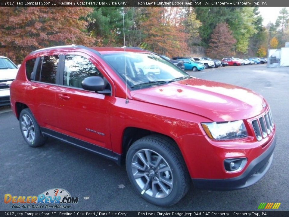Front 3/4 View of 2017 Jeep Compass Sport SE Photo #11