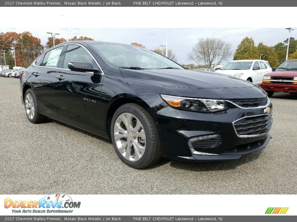 Front 3/4 View of 2017 Chevrolet Malibu Premier Photo #1