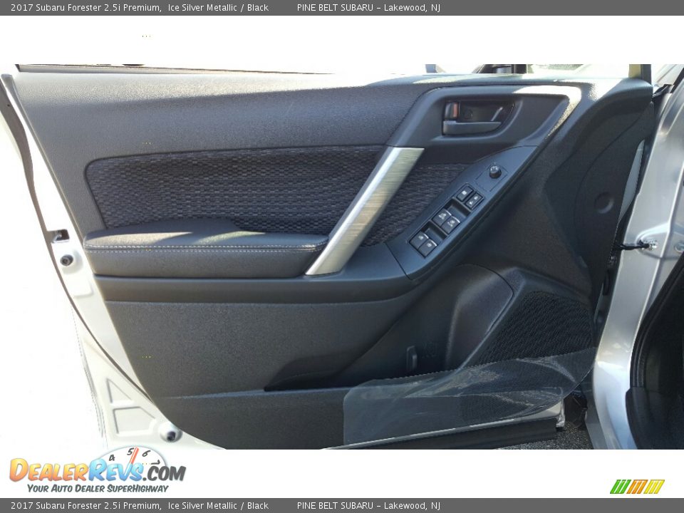 2017 Subaru Forester 2.5i Premium Ice Silver Metallic / Black Photo #6