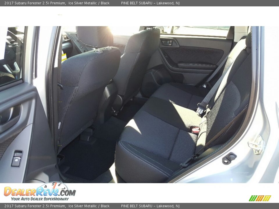 2017 Subaru Forester 2.5i Premium Ice Silver Metallic / Black Photo #8