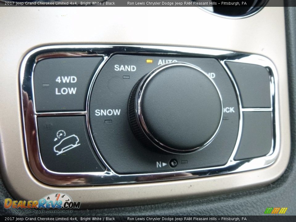 2017 Jeep Grand Cherokee Limited 4x4 Bright White / Black Photo #16