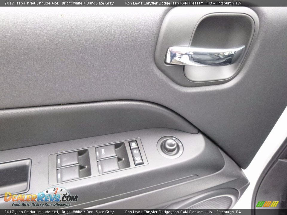 2017 Jeep Patriot Latitude 4x4 Bright White / Dark Slate Gray Photo #13