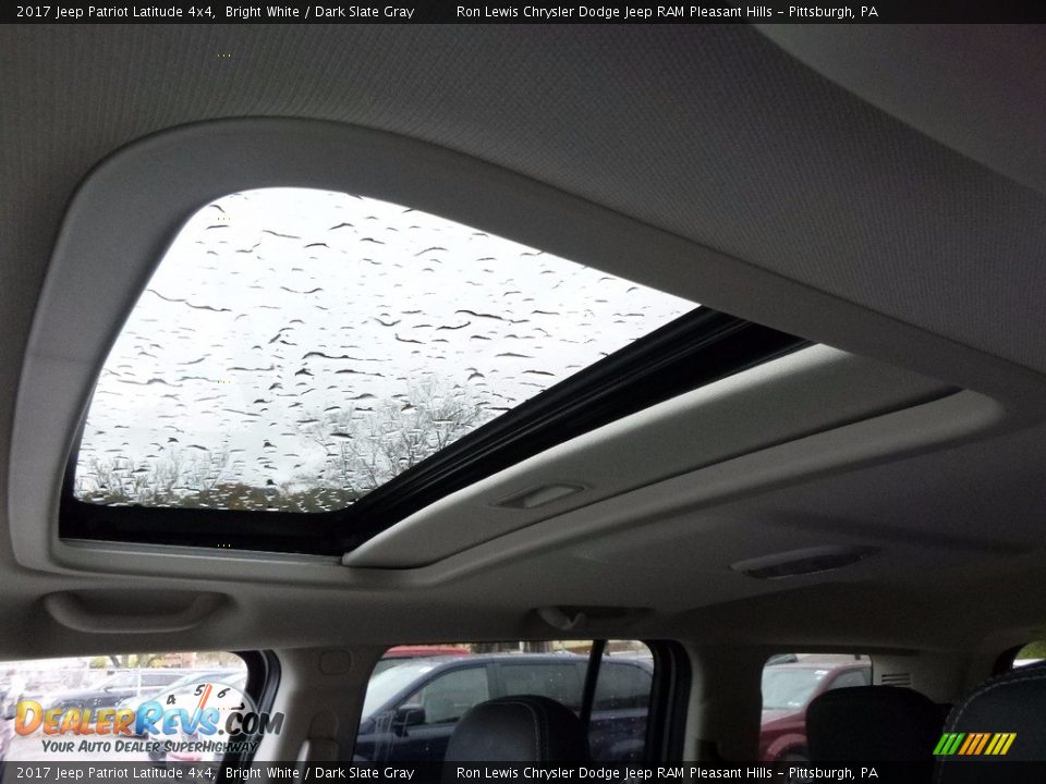 2017 Jeep Patriot Latitude 4x4 Bright White / Dark Slate Gray Photo #16