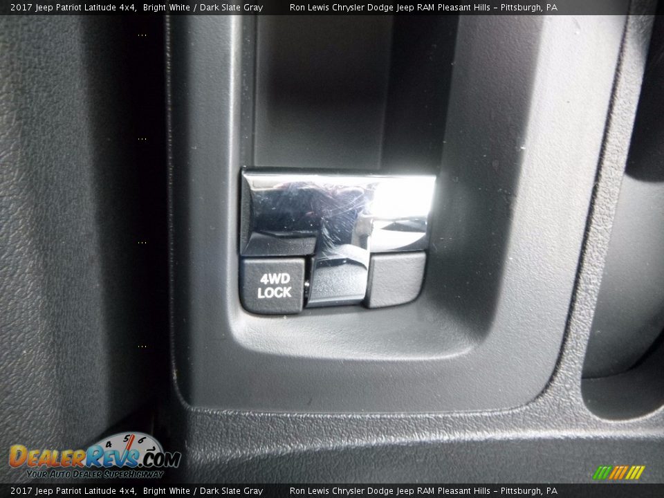 2017 Jeep Patriot Latitude 4x4 Bright White / Dark Slate Gray Photo #17