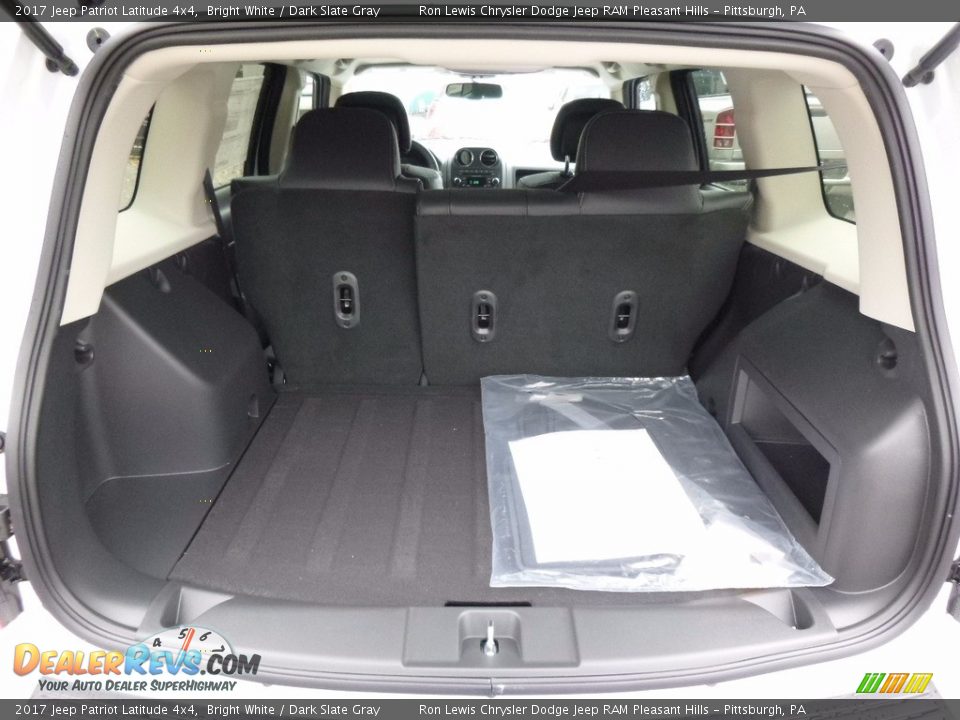 2017 Jeep Patriot Latitude 4x4 Bright White / Dark Slate Gray Photo #20