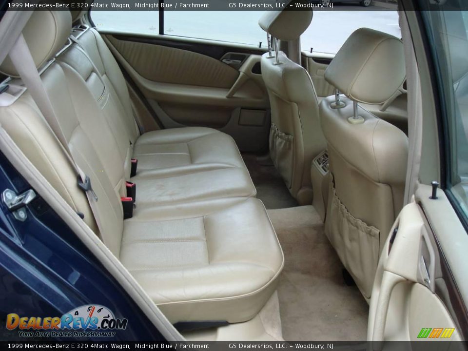 1999 Mercedes-Benz E 320 4Matic Wagon Midnight Blue / Parchment Photo #17