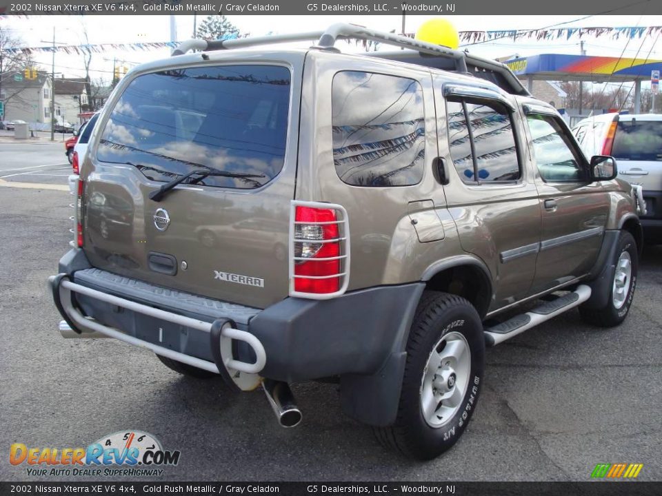 2002 Nissan Xterra XE V6 4x4 Gold Rush Metallic / Gray Celadon Photo #5