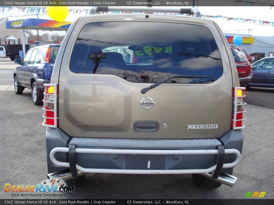 2002 Nissan Xterra XE V6 4x4 Gold Rush Metallic / Gray Celadon Photo #6