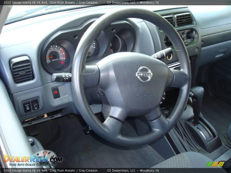 2002 Nissan Xterra XE V6 4x4 Gold Rush Metallic / Gray Celadon Photo #9