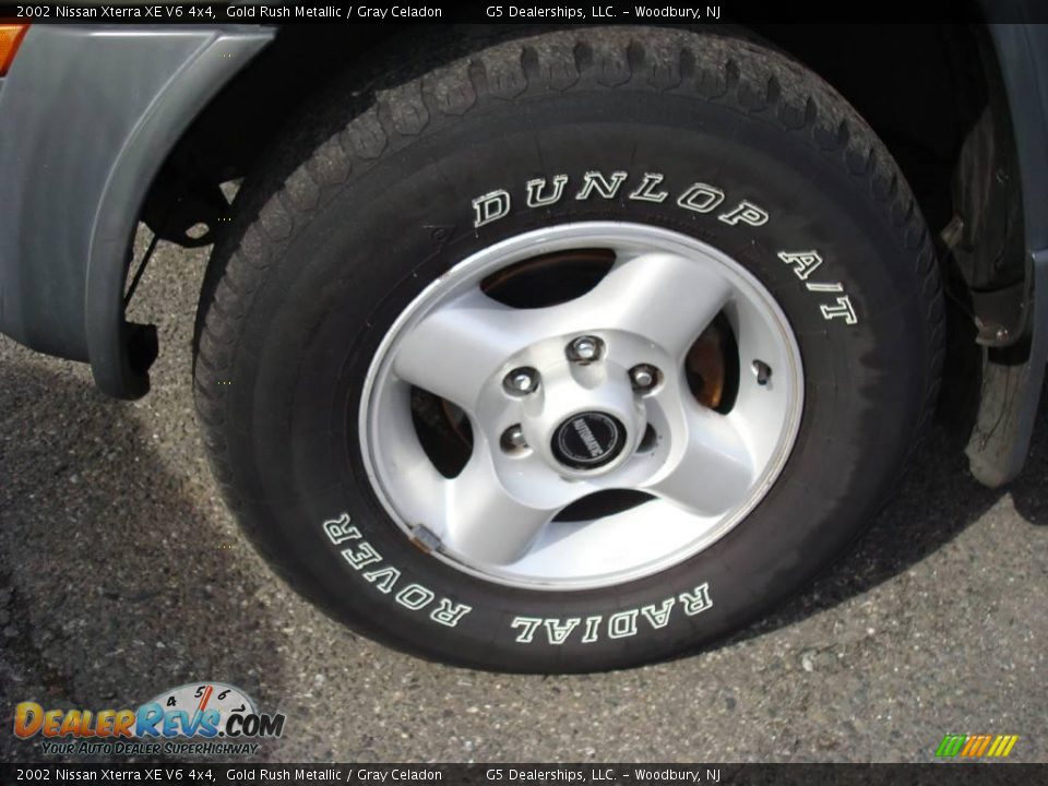 2002 Nissan Xterra XE V6 4x4 Gold Rush Metallic / Gray Celadon Photo #17