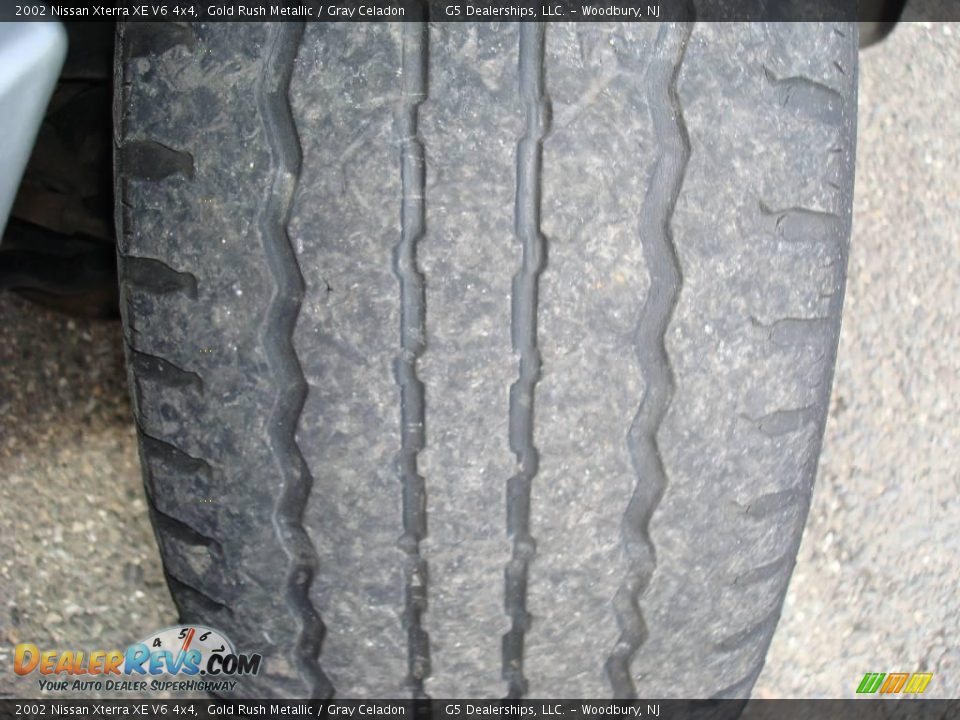 2002 Nissan Xterra XE V6 4x4 Gold Rush Metallic / Gray Celadon Photo #18