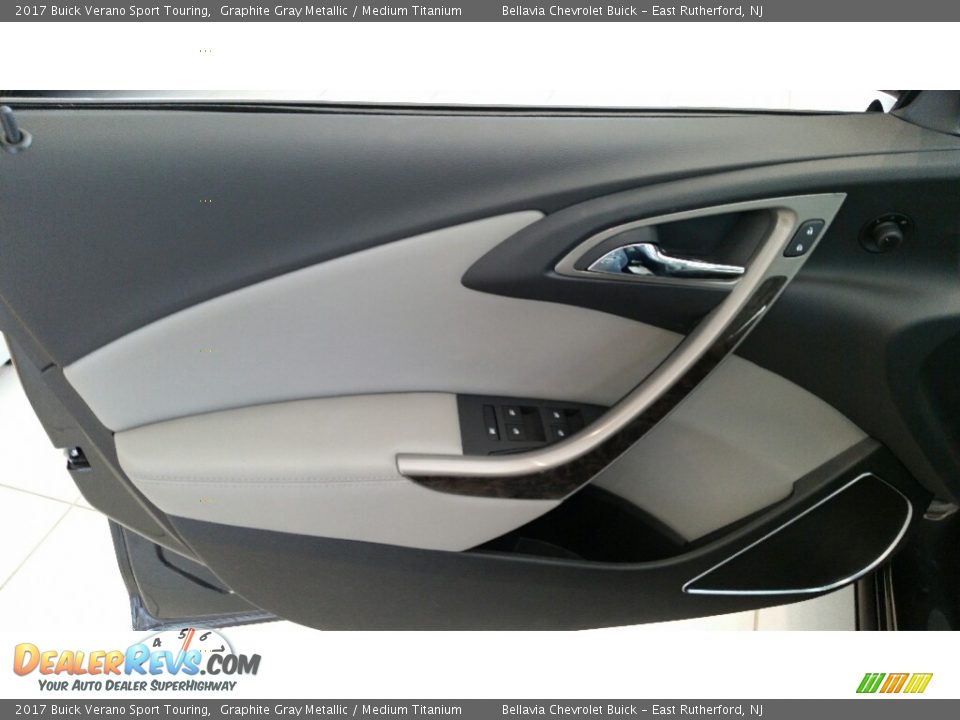 Door Panel of 2017 Buick Verano Sport Touring Photo #10