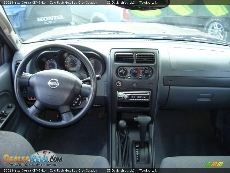 2002 Nissan Xterra XE V6 4x4 Gold Rush Metallic / Gray Celadon Photo #19