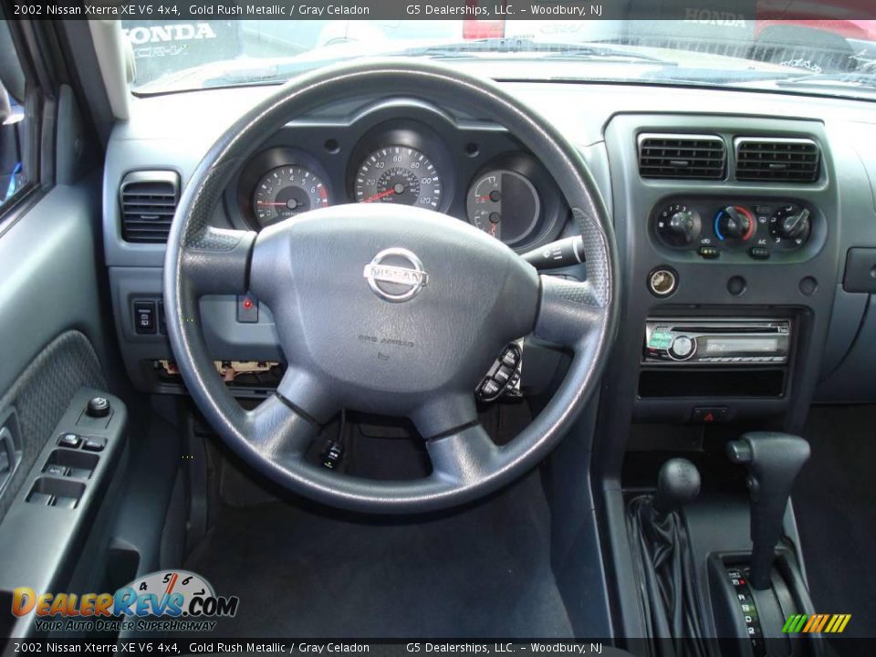 2002 Nissan Xterra XE V6 4x4 Gold Rush Metallic / Gray Celadon Photo #20