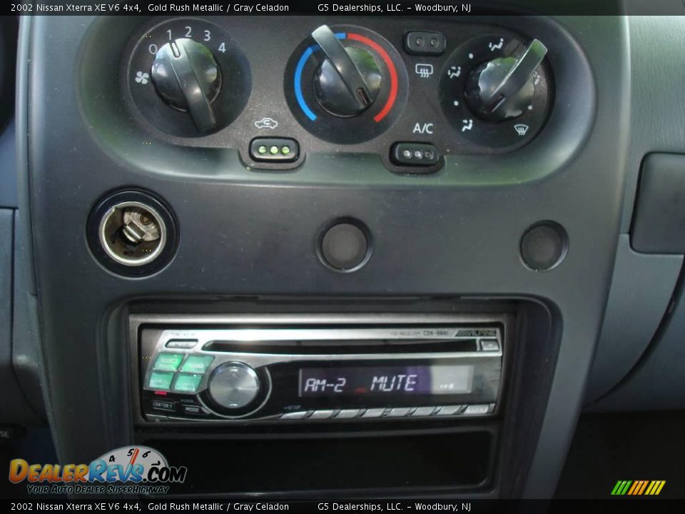 2002 Nissan Xterra XE V6 4x4 Gold Rush Metallic / Gray Celadon Photo #21