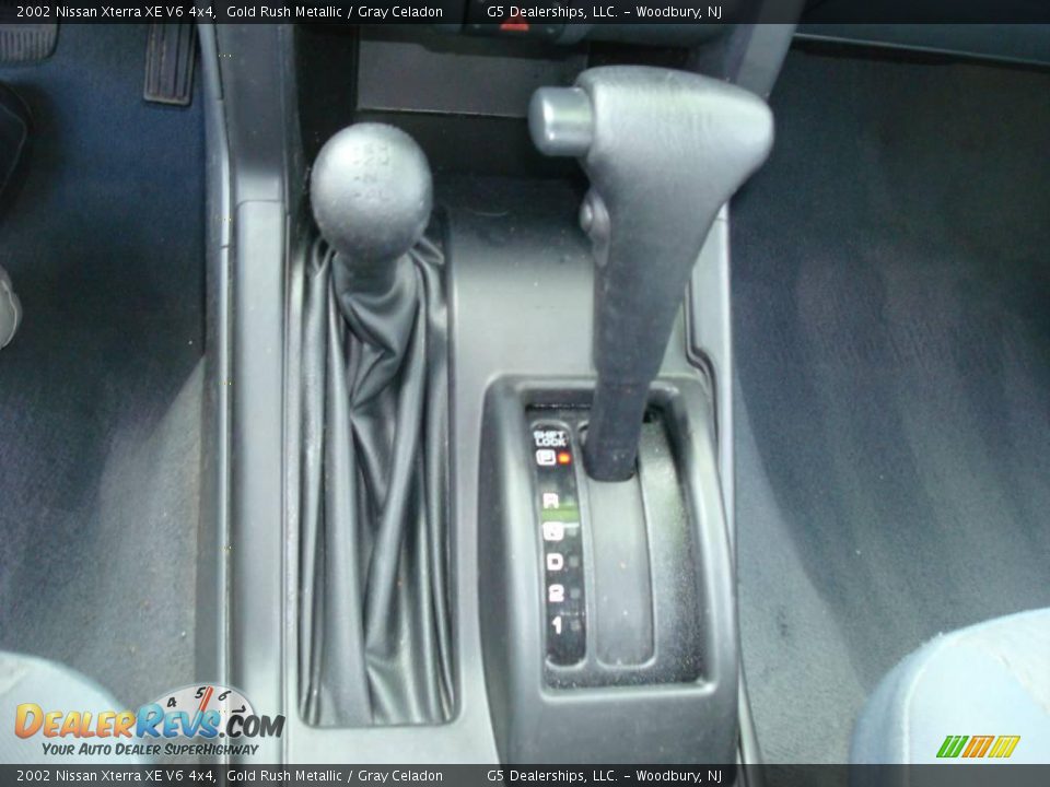 2002 Nissan Xterra XE V6 4x4 Gold Rush Metallic / Gray Celadon Photo #22