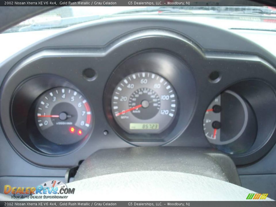 2002 Nissan Xterra XE V6 4x4 Gold Rush Metallic / Gray Celadon Photo #23