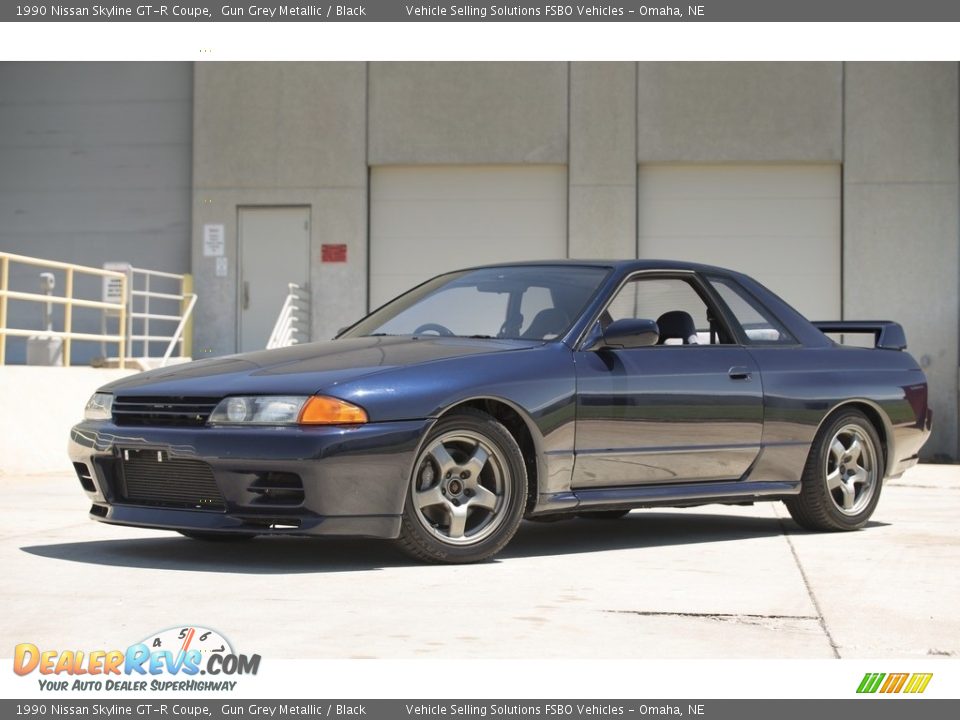 Front 3/4 View of 1990 Nissan Skyline GT-R Coupe Photo #1