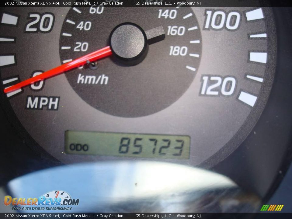 2002 Nissan Xterra XE V6 4x4 Gold Rush Metallic / Gray Celadon Photo #24