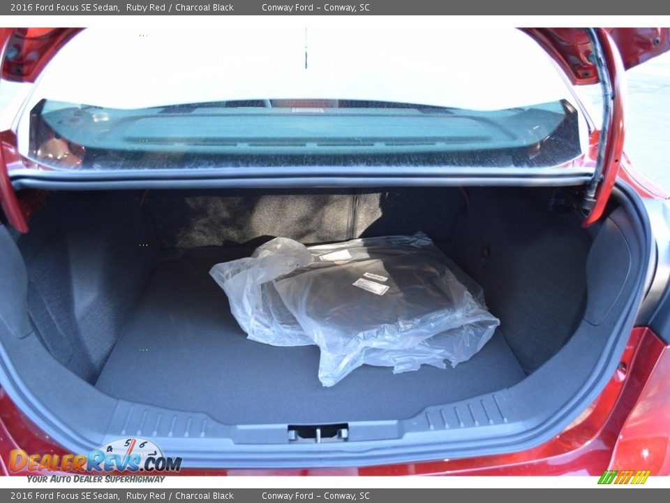 2016 Ford Focus SE Sedan Ruby Red / Charcoal Black Photo #6