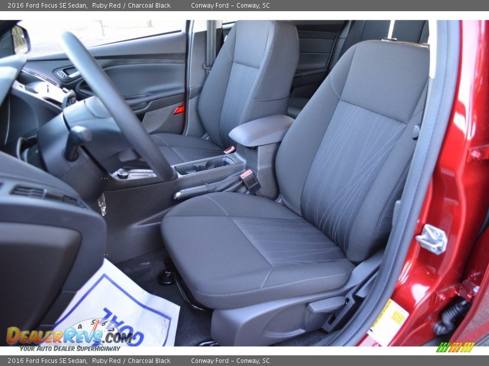 2016 Ford Focus SE Sedan Ruby Red / Charcoal Black Photo #14