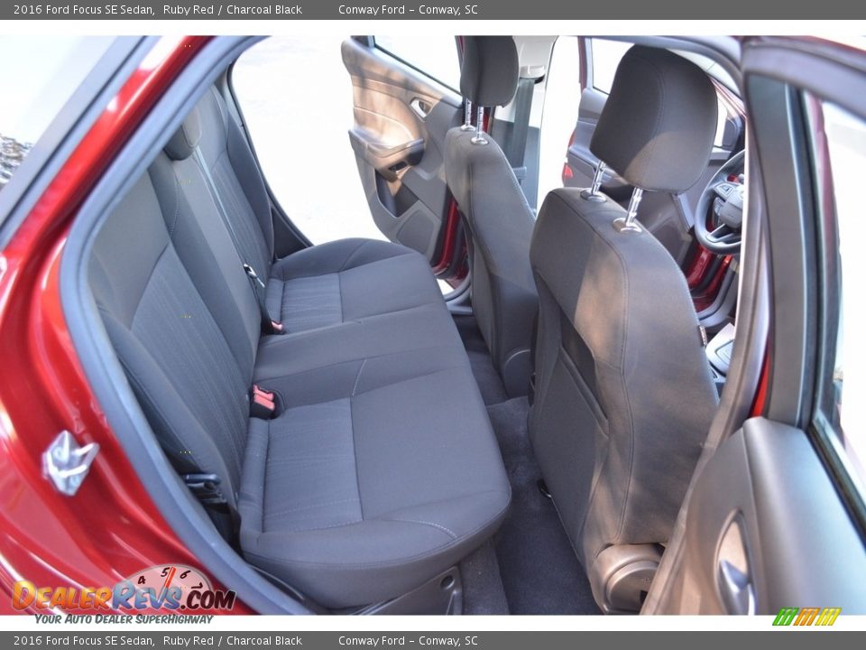 2016 Ford Focus SE Sedan Ruby Red / Charcoal Black Photo #16