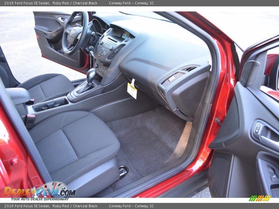 2016 Ford Focus SE Sedan Ruby Red / Charcoal Black Photo #17