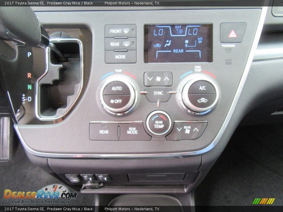 Controls of 2017 Toyota Sienna SE Photo #26