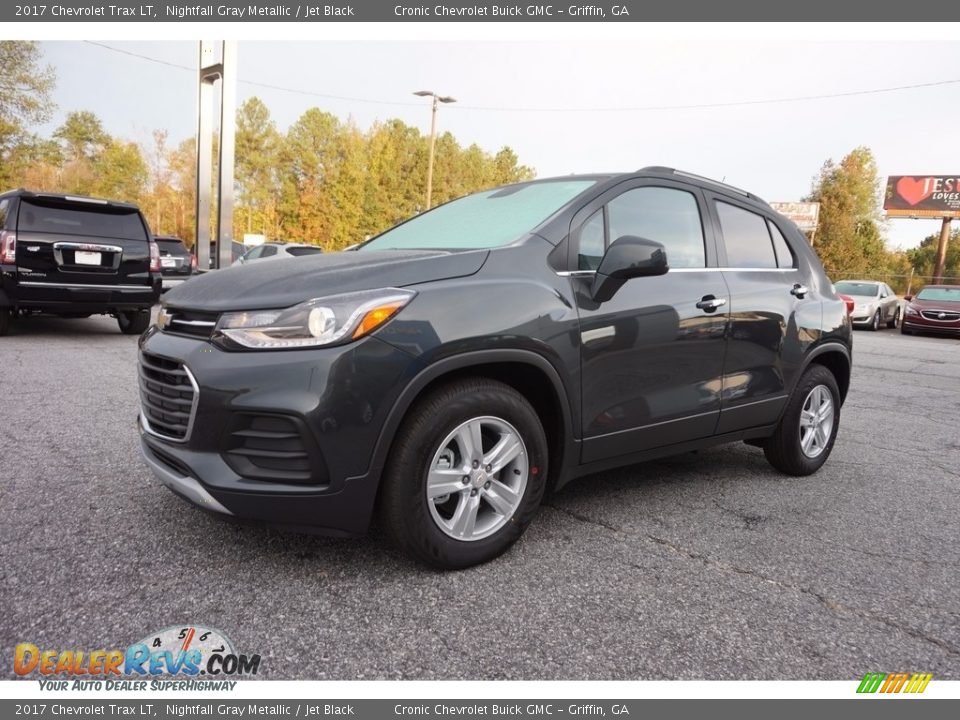 Front 3/4 View of 2017 Chevrolet Trax LT Photo #3