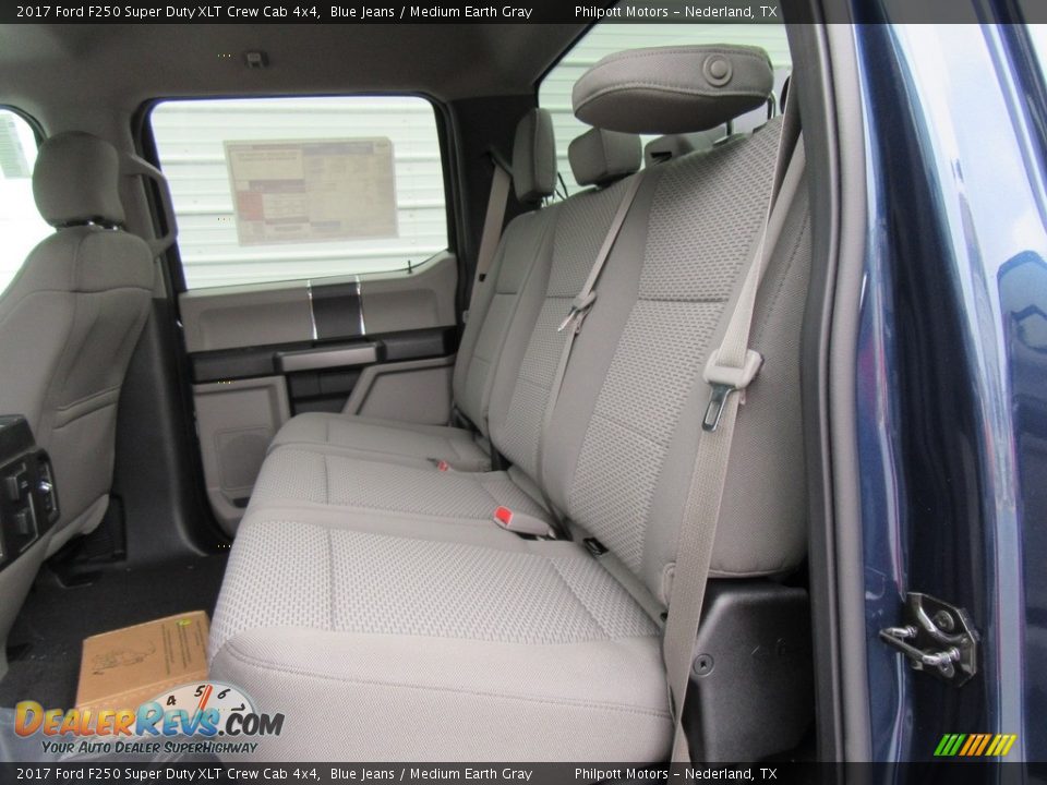 Rear Seat of 2017 Ford F250 Super Duty XLT Crew Cab 4x4 Photo #19