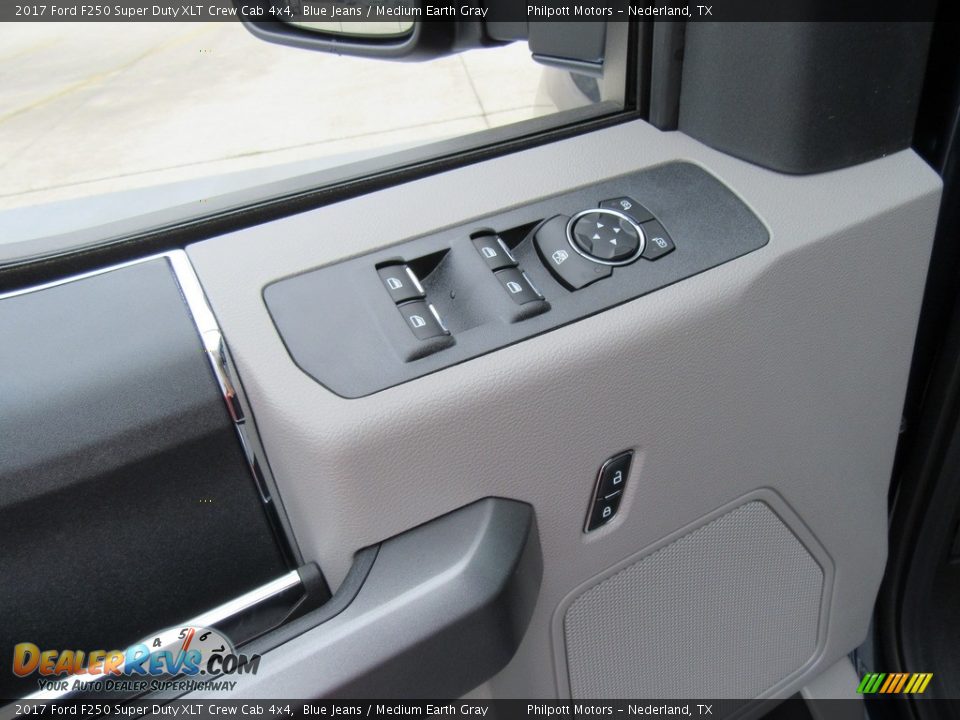 Controls of 2017 Ford F250 Super Duty XLT Crew Cab 4x4 Photo #21