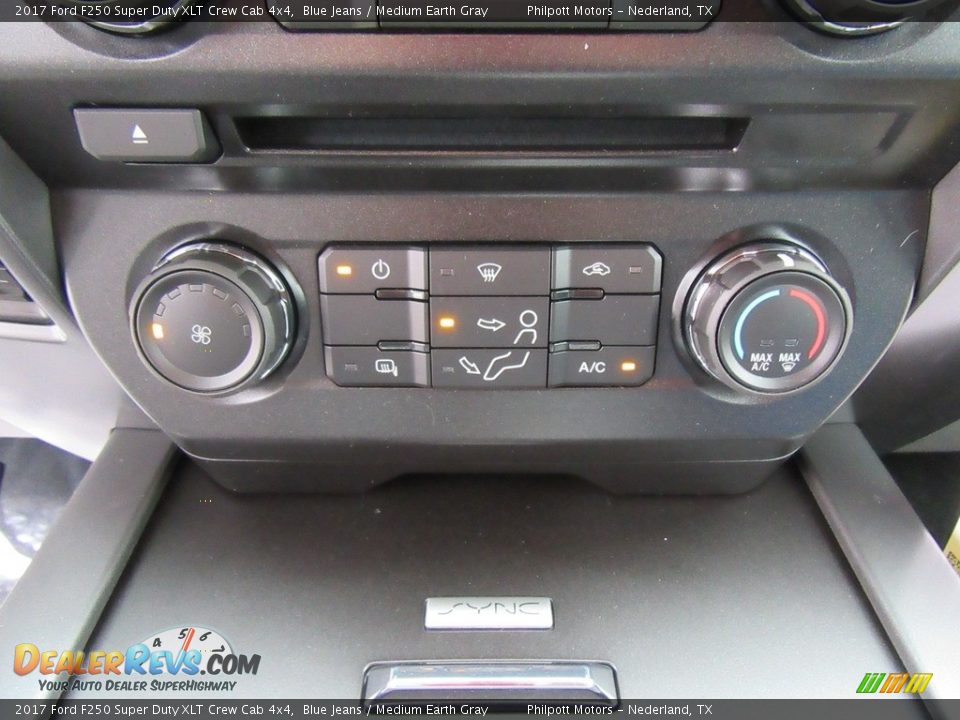 Controls of 2017 Ford F250 Super Duty XLT Crew Cab 4x4 Photo #28