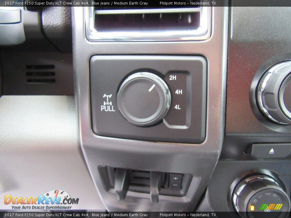 Controls of 2017 Ford F250 Super Duty XLT Crew Cab 4x4 Photo #29